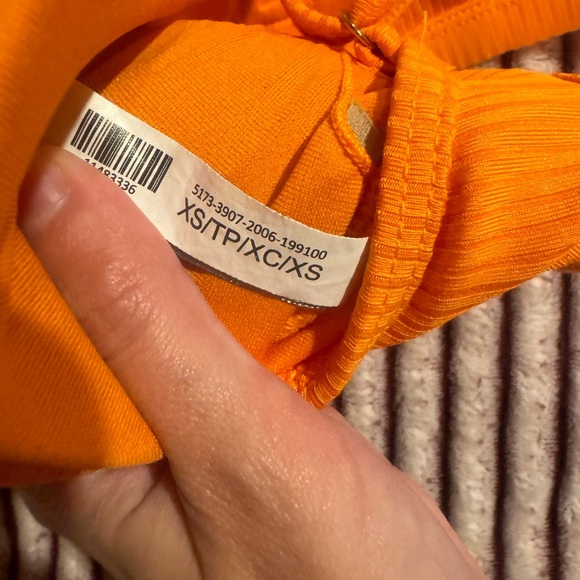 Orange bikini - Picture 4 of 4